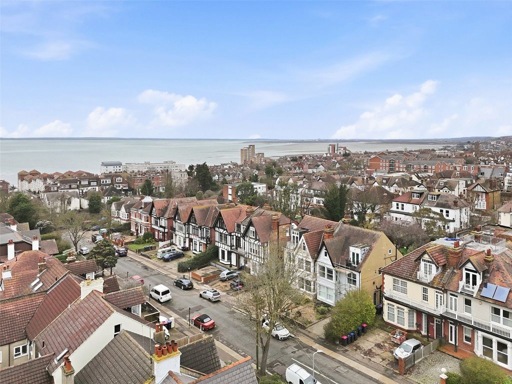 Property photo 2 of 34 Picture No. 29