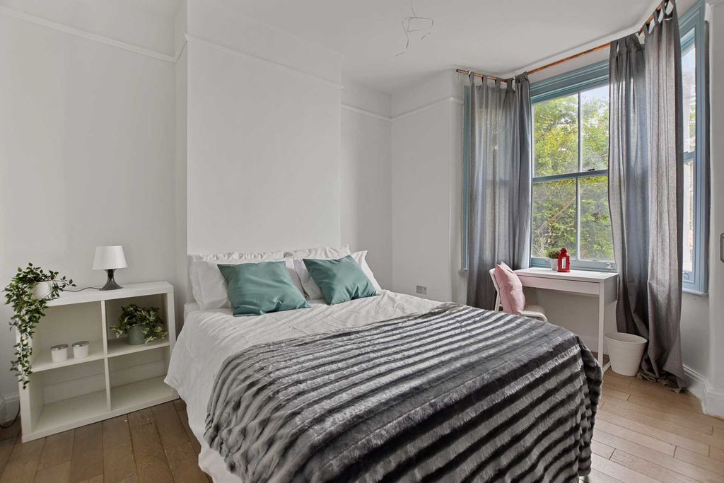 Property photo 1 of 33