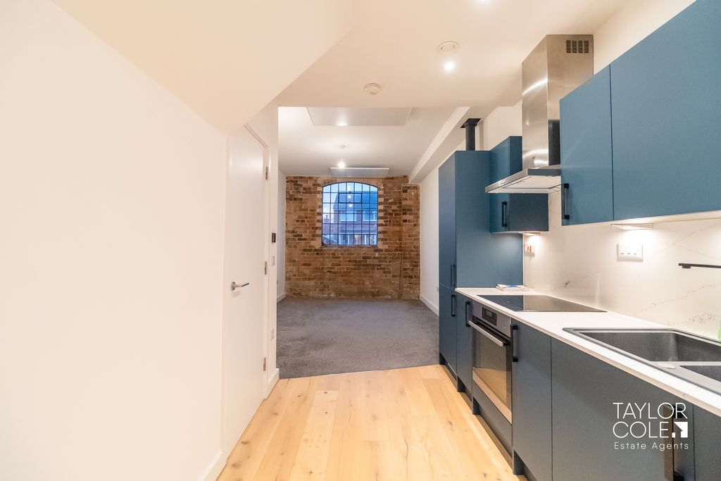 Property photo 2 of 23