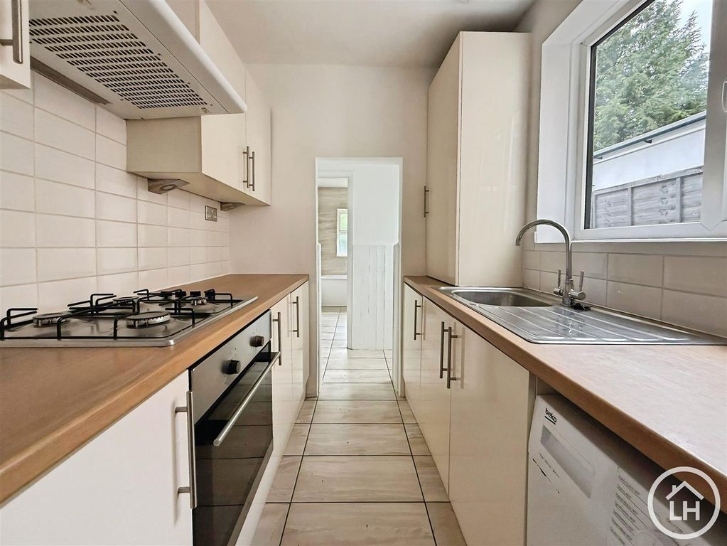 Property photo 2 of 11 Kitchen