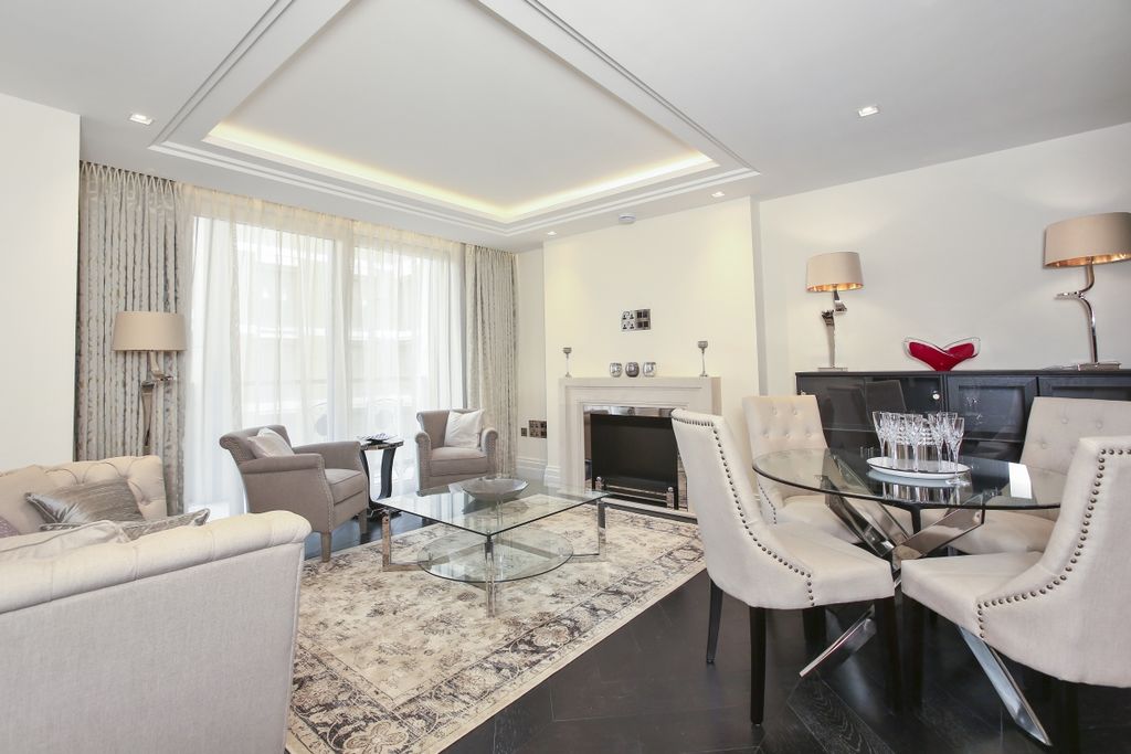 Property photo 1 of 17 Gladstone House