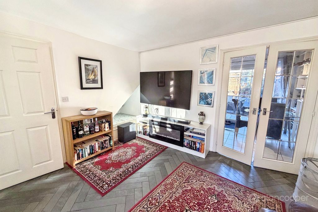 Property photo 3 of 16 4289824