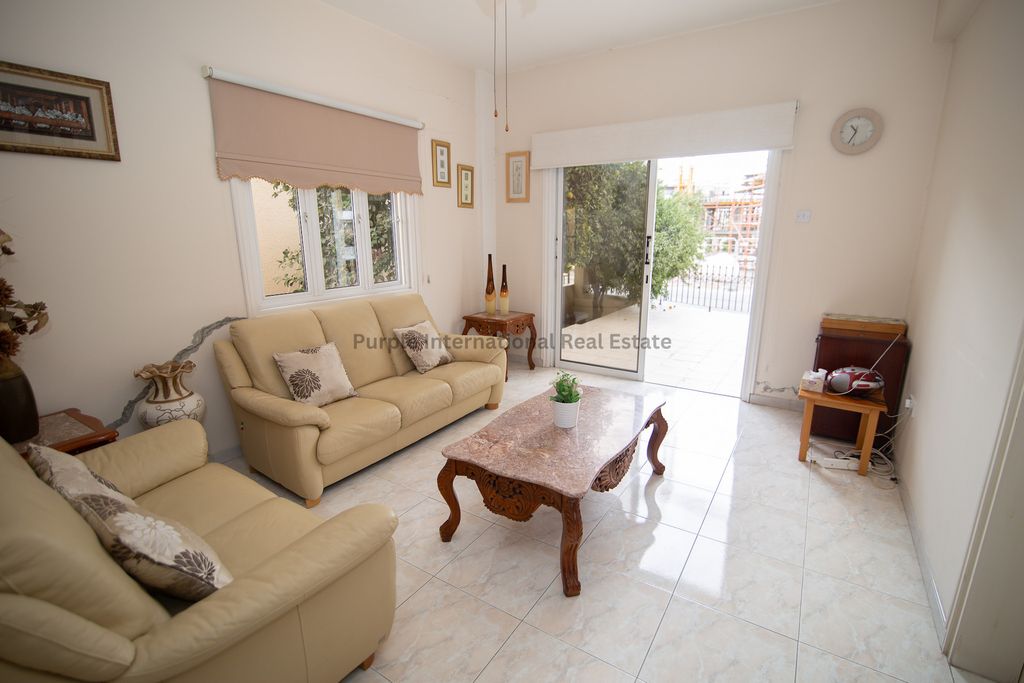 Property photo 2 of 35