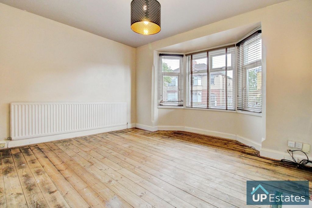 Property photo 3 of 27