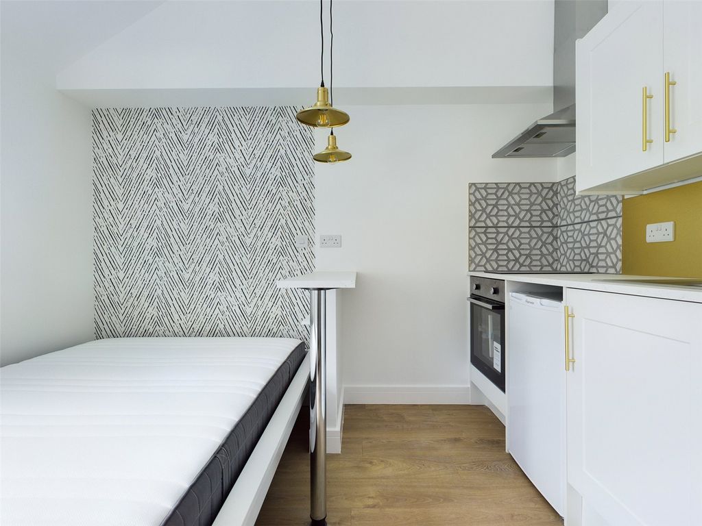 Property photo 2 of 6 Studio/ Kitchen