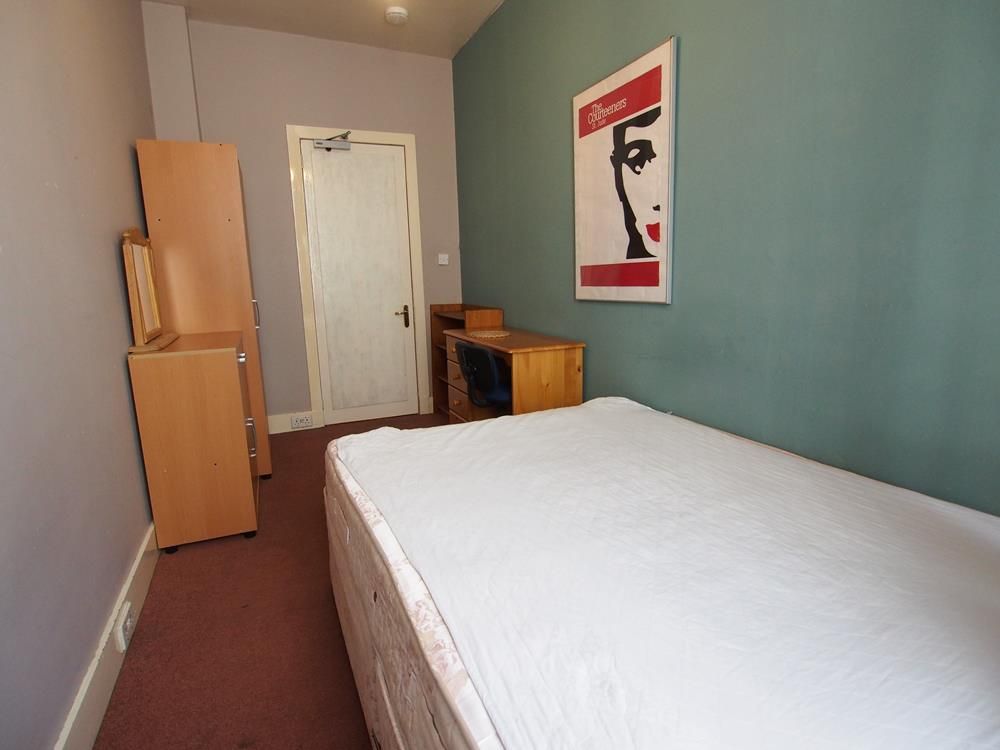 Property photo 3 of 9 Bedroom 1 Alternative