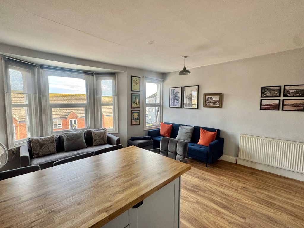 Property photo 3 of 11 Living Room