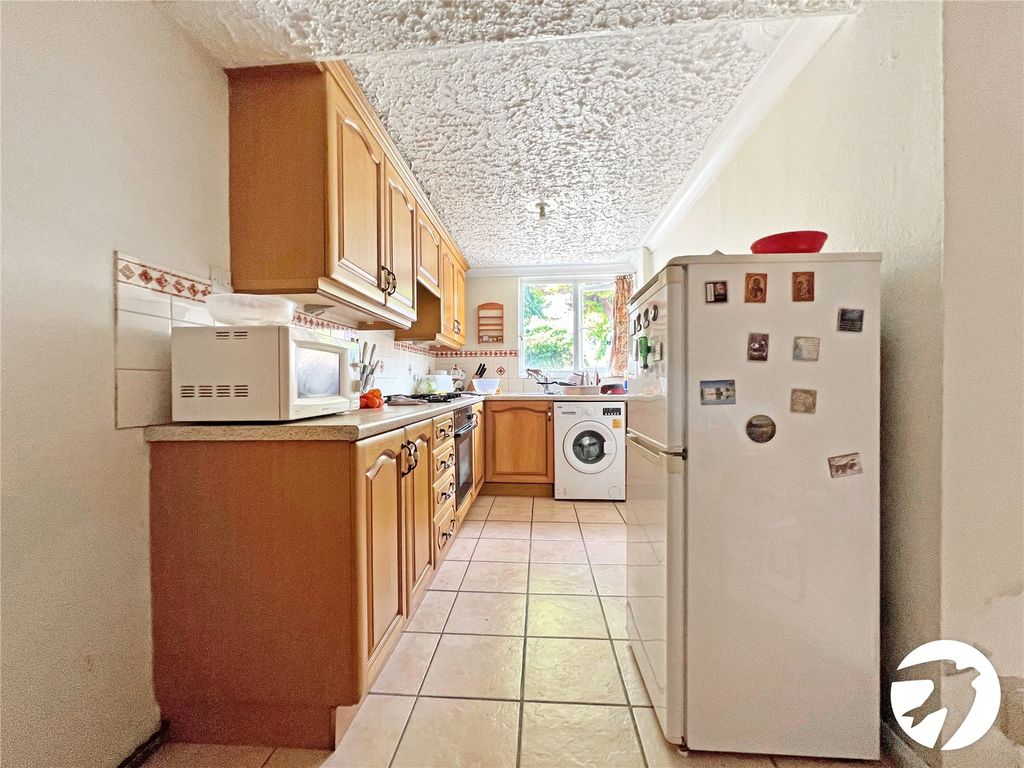 Property photo 3 of 12 Kitchen