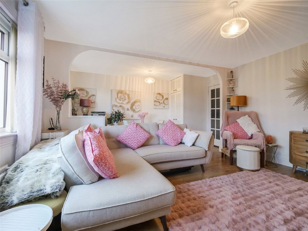 Property photo 2 of 28 Picture No. 06