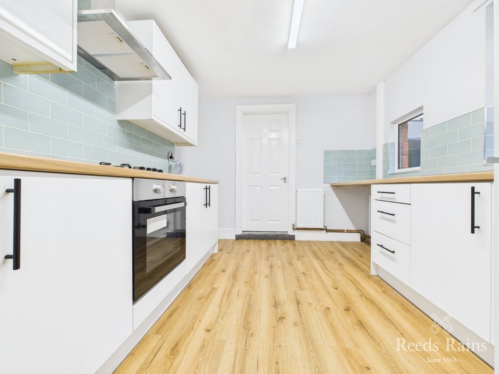 Property photo 3 of 27 Kitchen