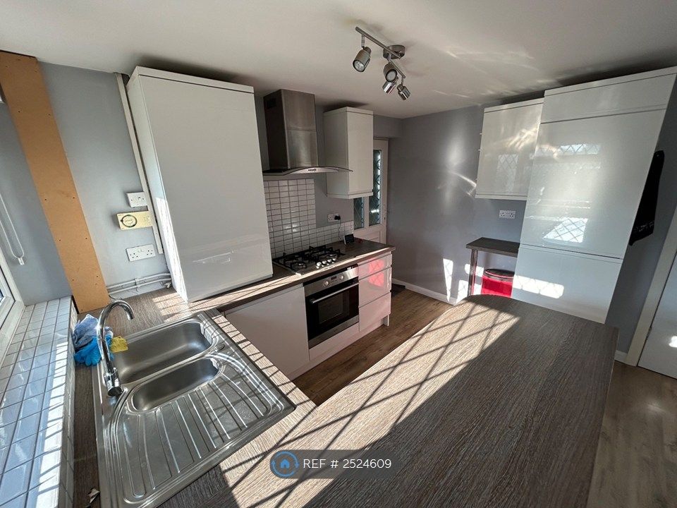 Property photo 2 of 8 Kitchen