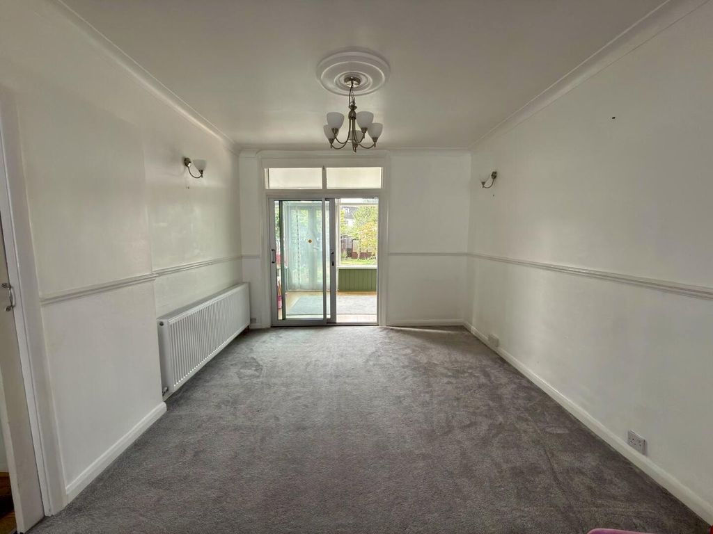 Property photo 3 of 16 1043531c-ee5E-449d-B019-ee1Ab282A3Cb.Jpeg