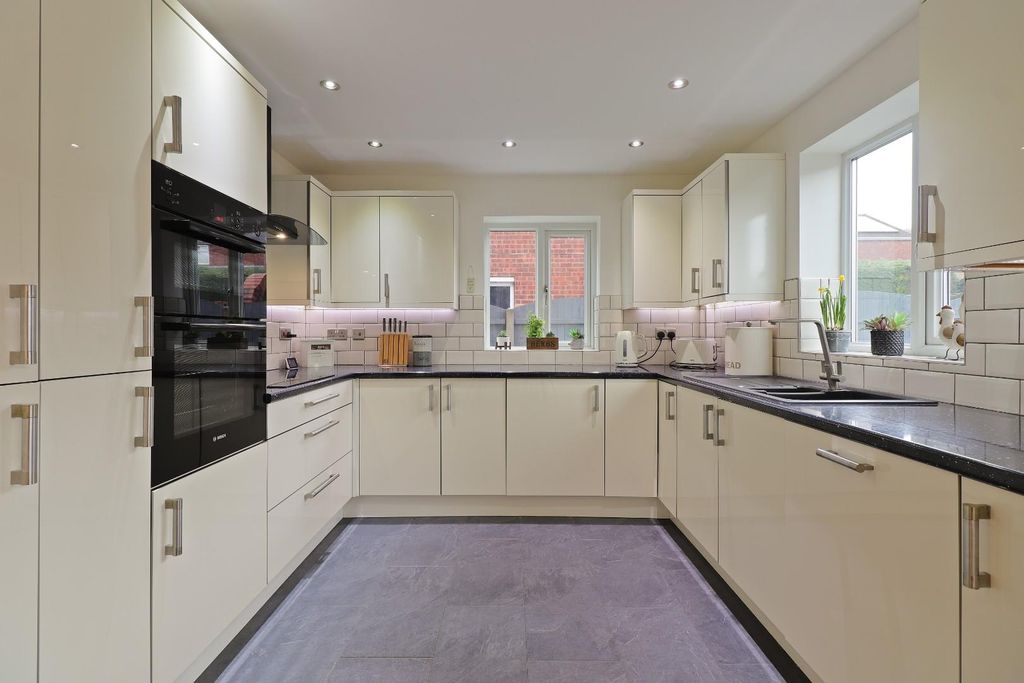 Property photo 2 of 18 Img_1258_1.Jpg