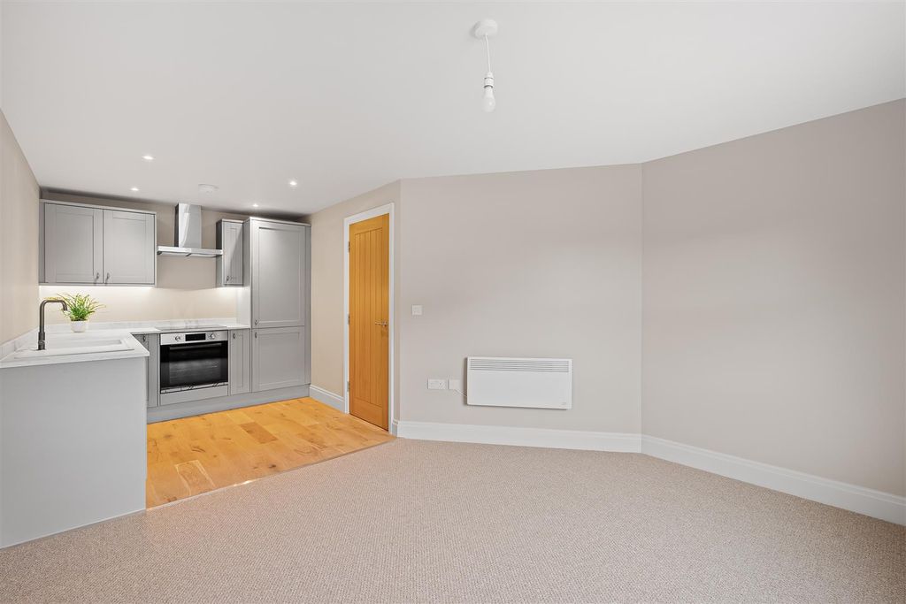 Property photo 3 of 8 Living Space