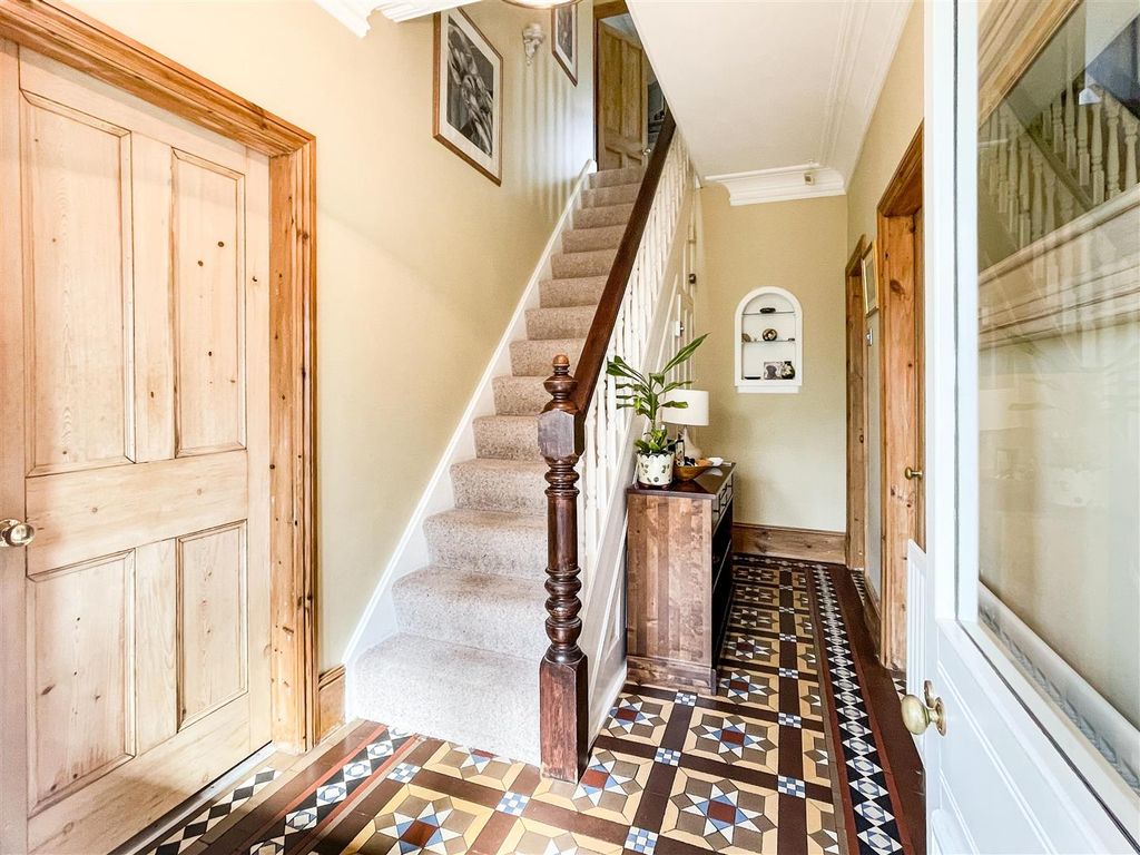 Property photo 2 of 53 Entrance Hall