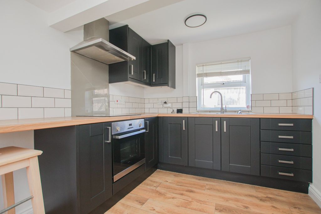 Property photo 2 of 12 5069621