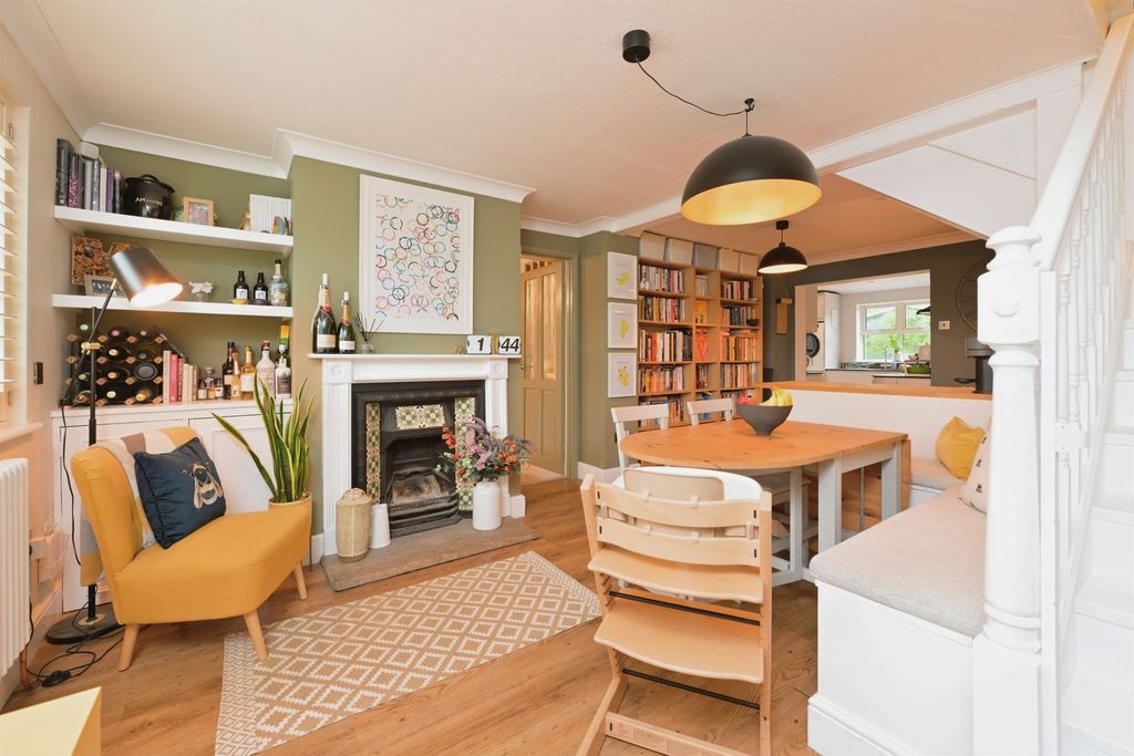 Property photo 2 of 30