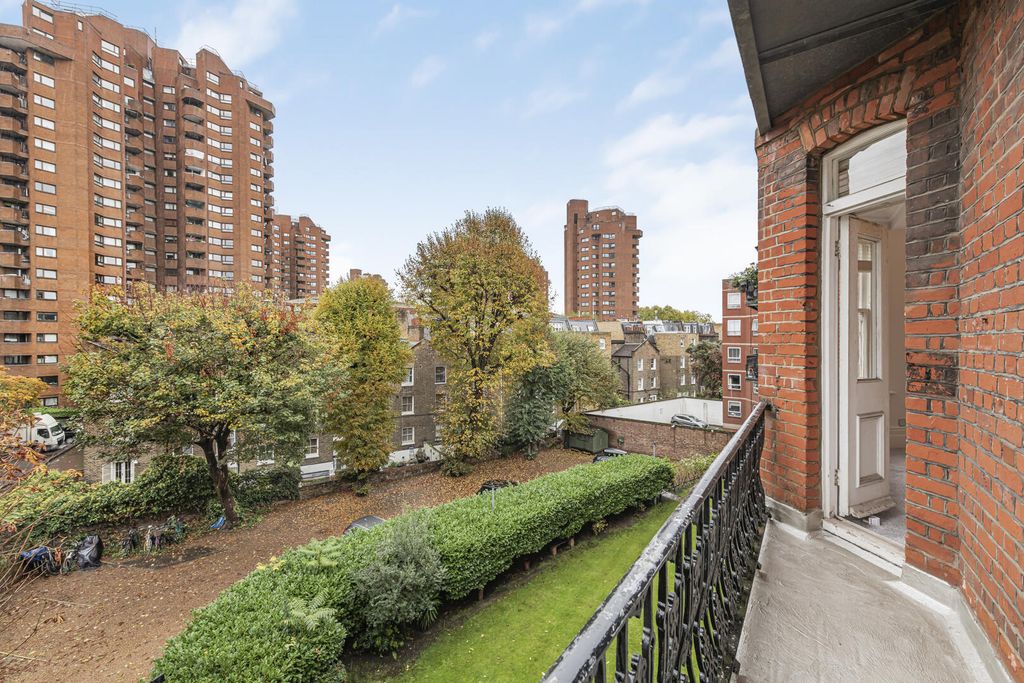 Property photo 3 of 17 Balcony