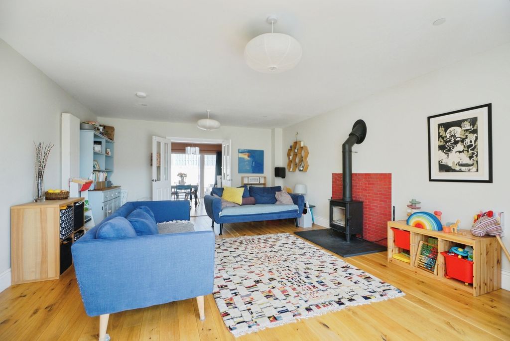 Property photo 2 of 22 Pbox-Img.Jpg