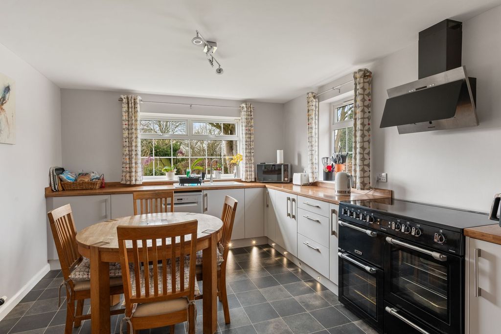 Property photo 3 of 35