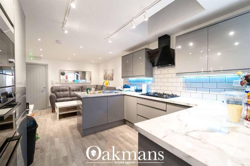 Property photo 2 of 21 Picture No. 12