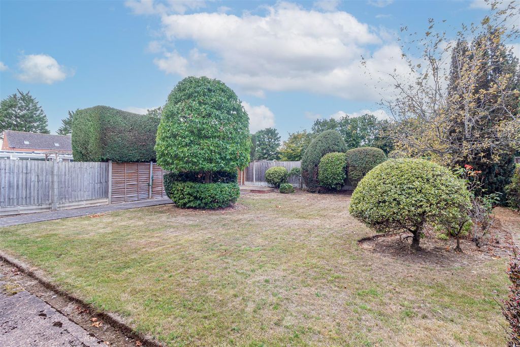 Property photo 2 of 26 Garden-1.Jpg