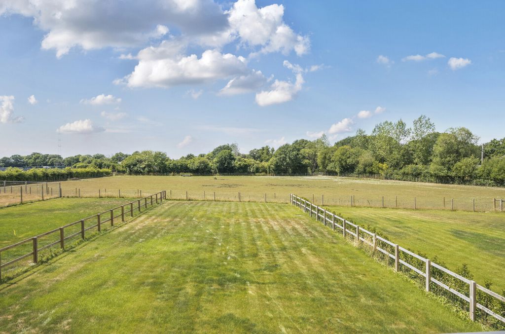Property photo 3 of 26 1320956-23-686Ea0...