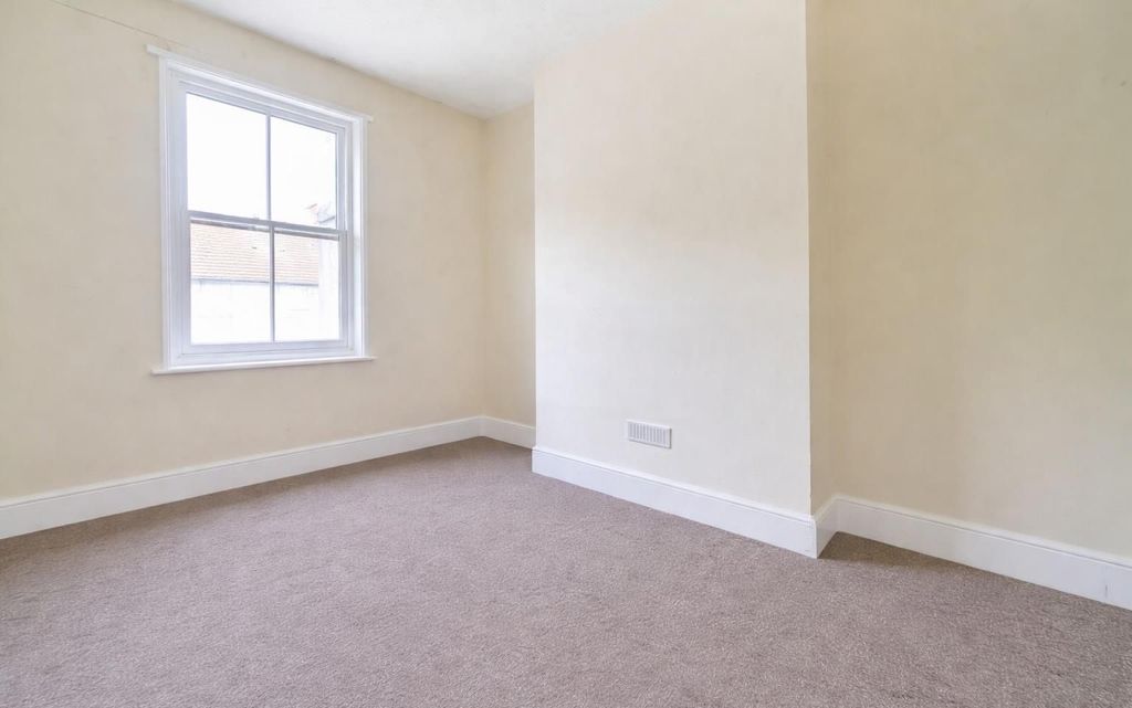 Property photo 2 of 6 8