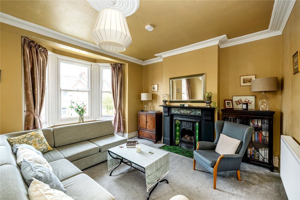 Property photo 2 of 12 Picture No. 15