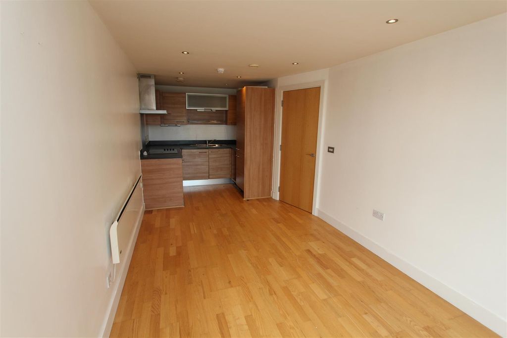 Property photo 3 of 9 Lr.Jpg