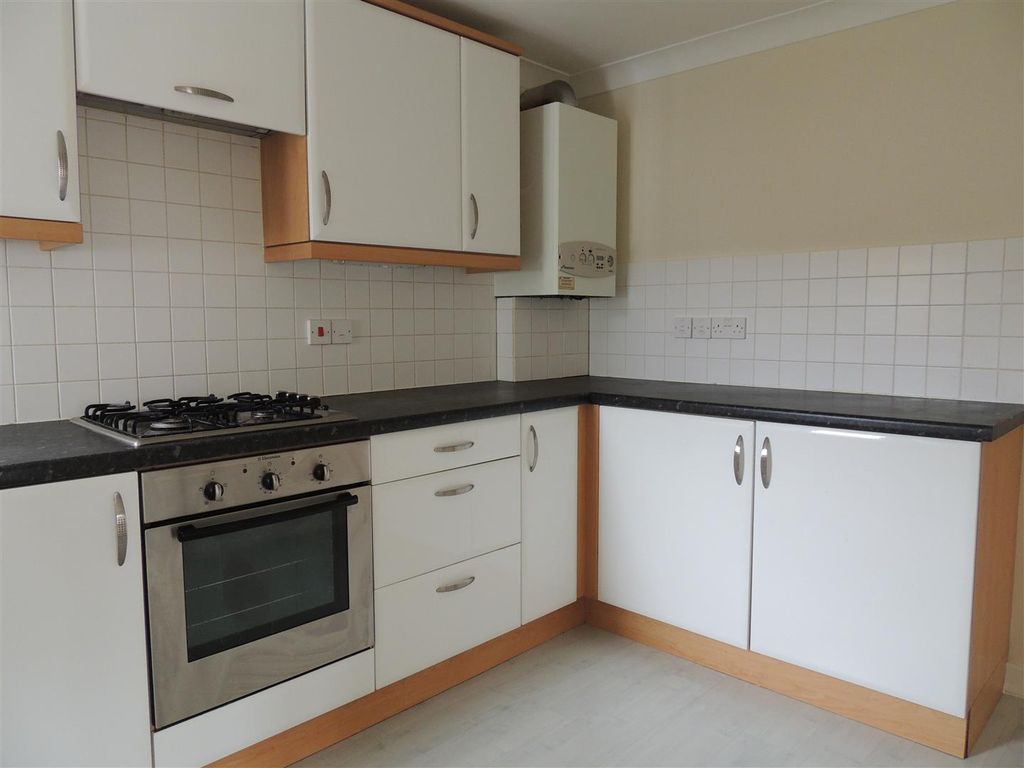 Property photo 2 of 10 Kitchen