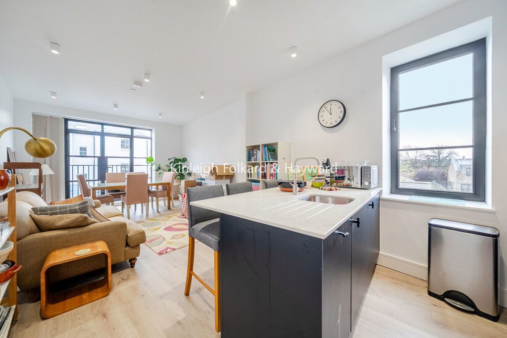 Property photo 2 of 9 Picture No. 17