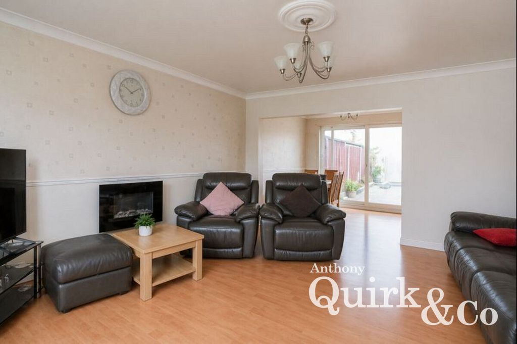 Property photo 3 of 18