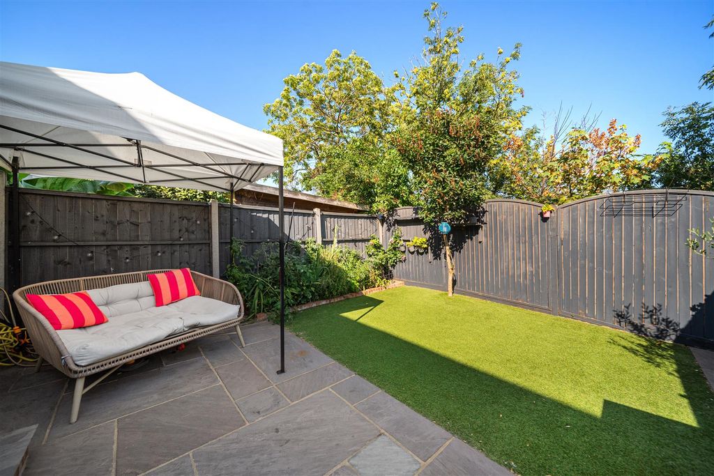 Property photo 3 of 19 Doctors Close-24.Jpg