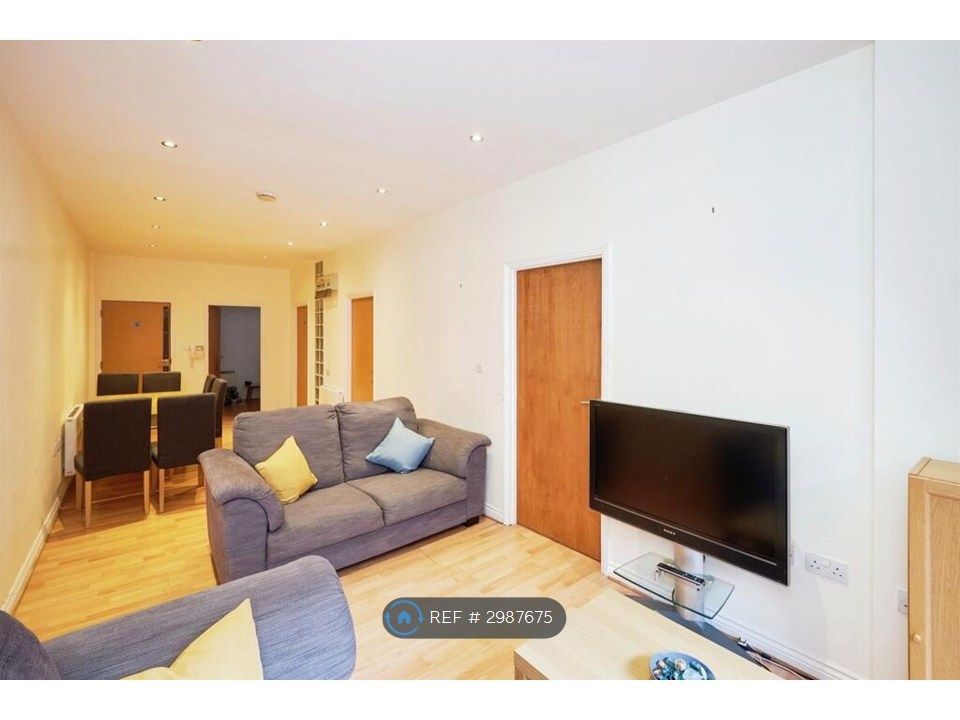 Property photo 1 of 12 Living Room