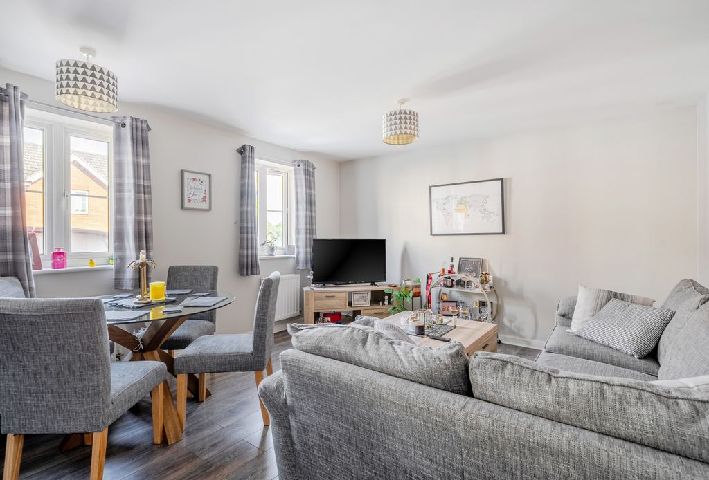 Property photo 3 of 19 1327085-7-6889Eb8...