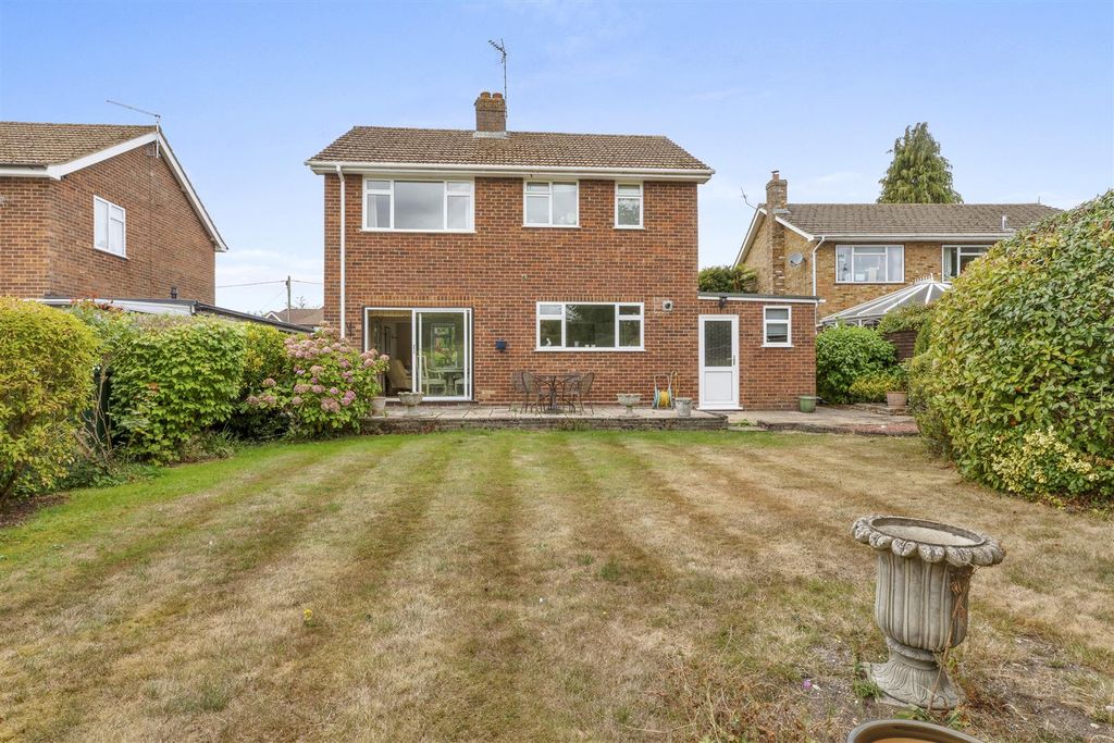 Property photo 3 of 16 Karibu, Missenden Road, Hp15 6Dn-11.Jpg