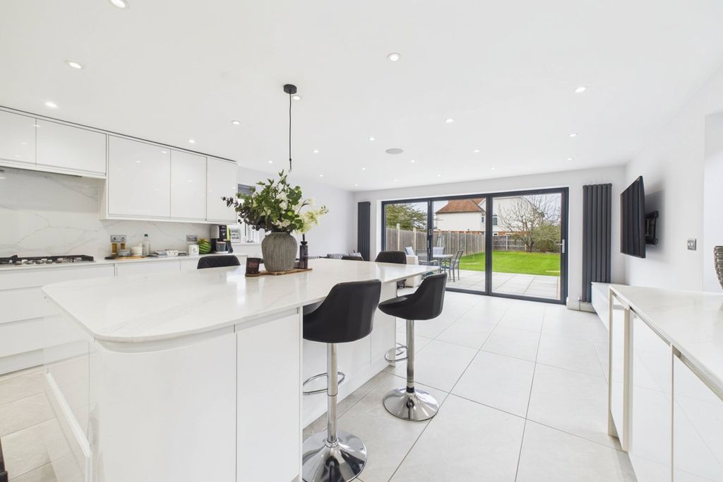 Property photo 2 of 15 Picture No. 13