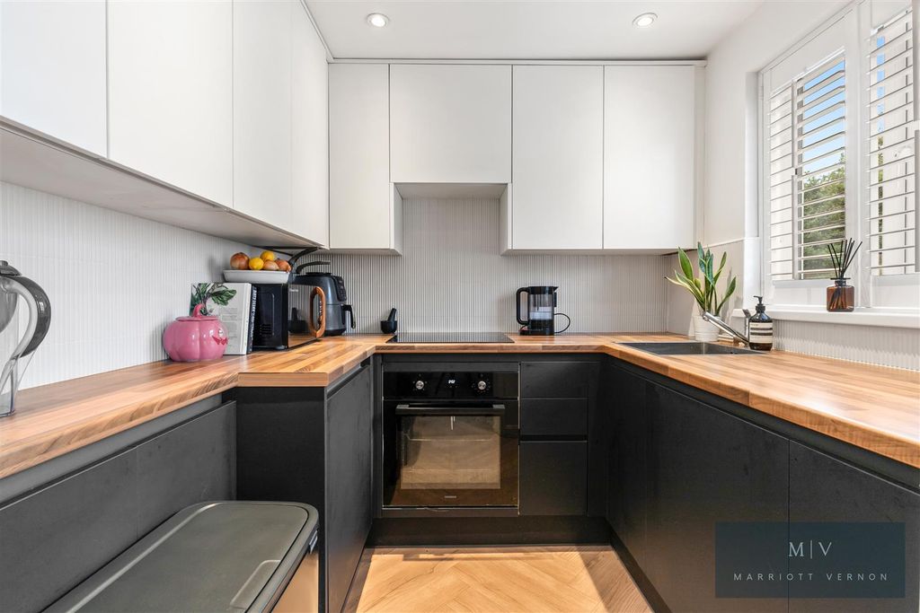 Property photo 2 of 14 Rushmore Court 82 MV-9.Jpg