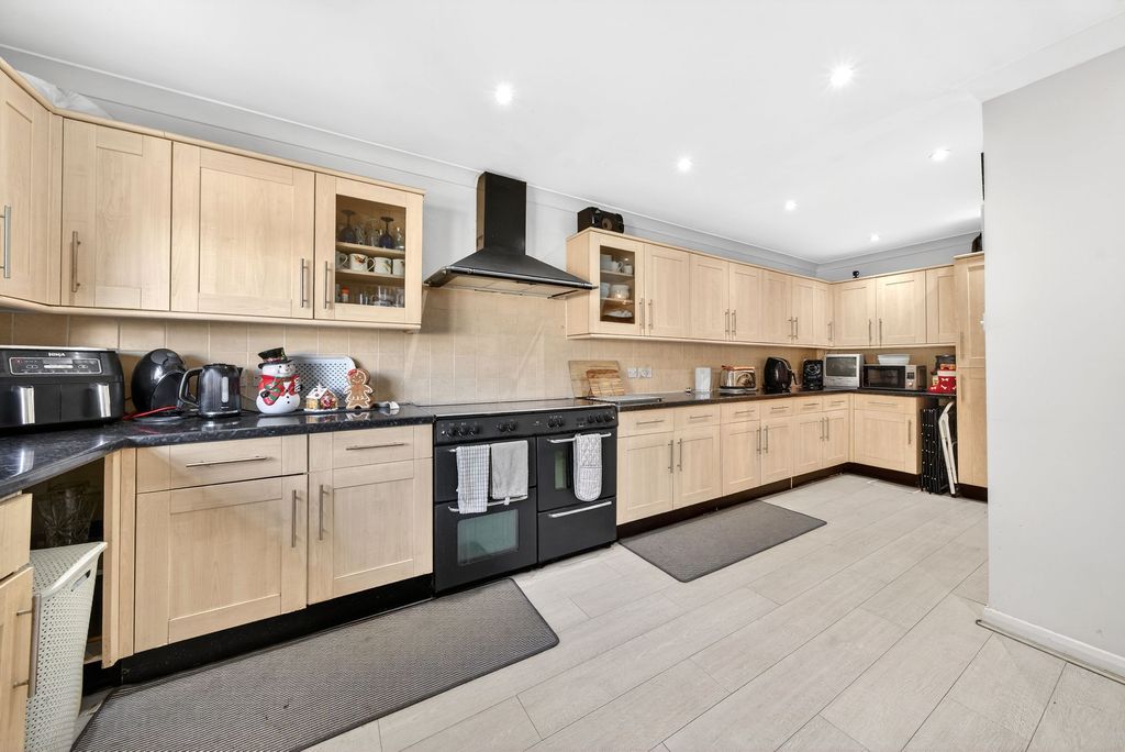 Property photo 2 of 16 Kitchen