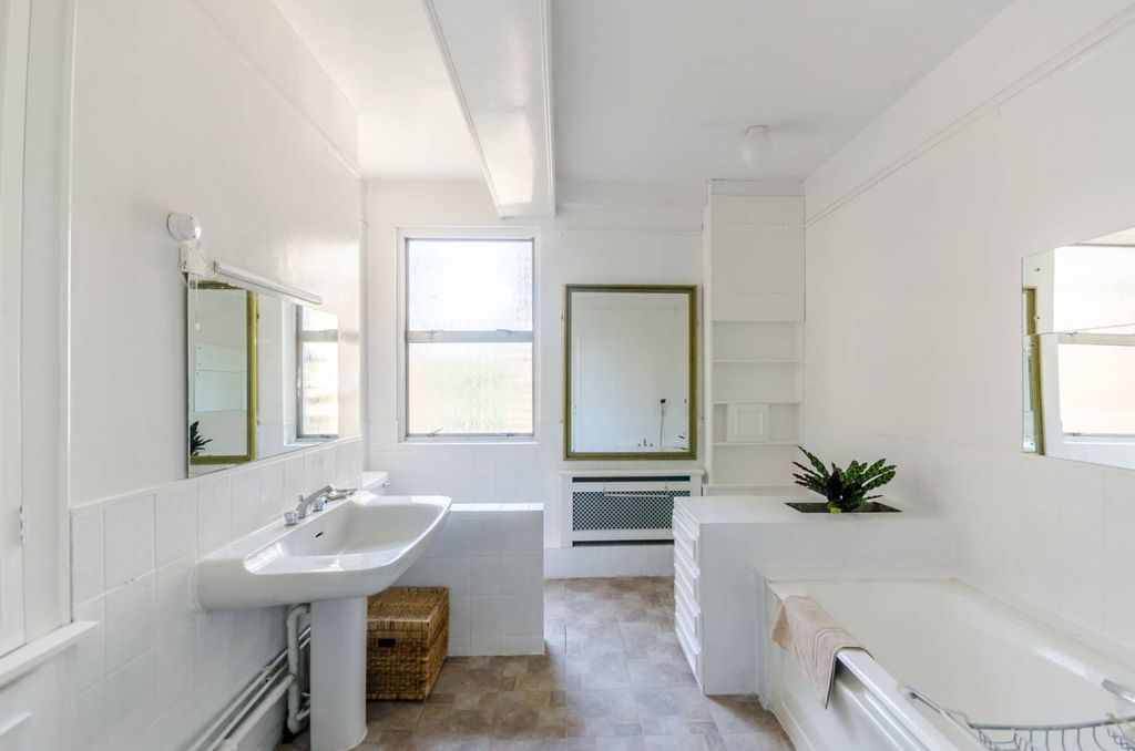 Property photo 3 of 4