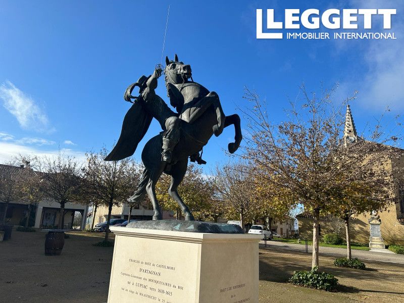 Property photo 2 of 10