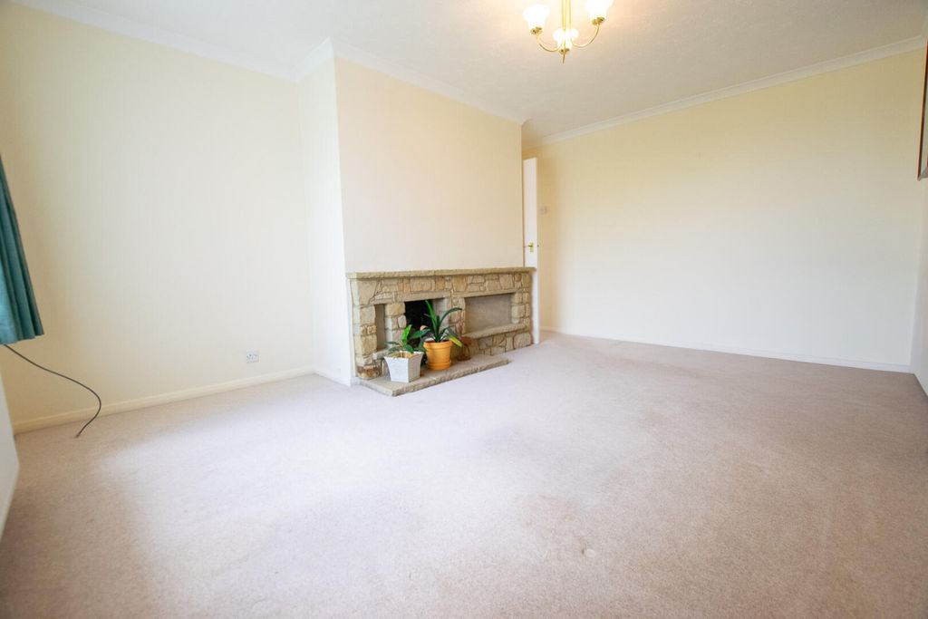 Property photo 2 of 18 Living Room