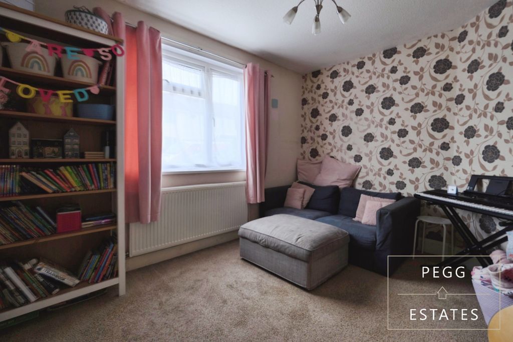 Property photo 2 of 17
