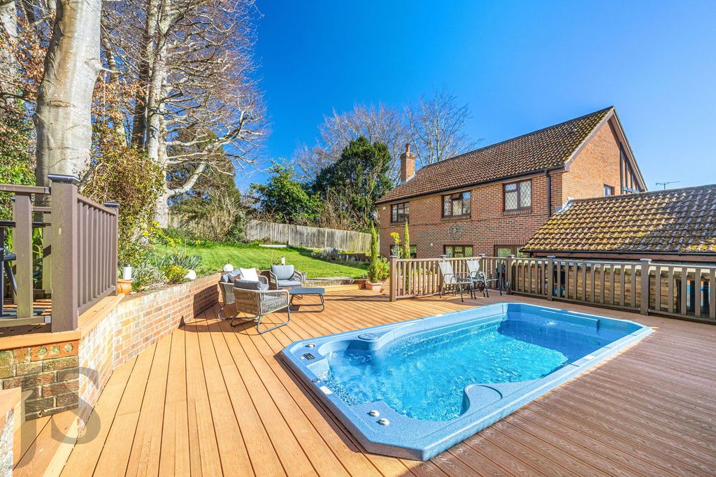 Property photo 2 of 24