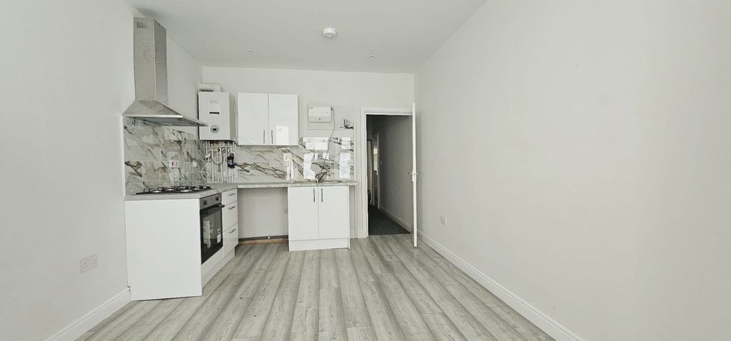 Property photo 3 of 34