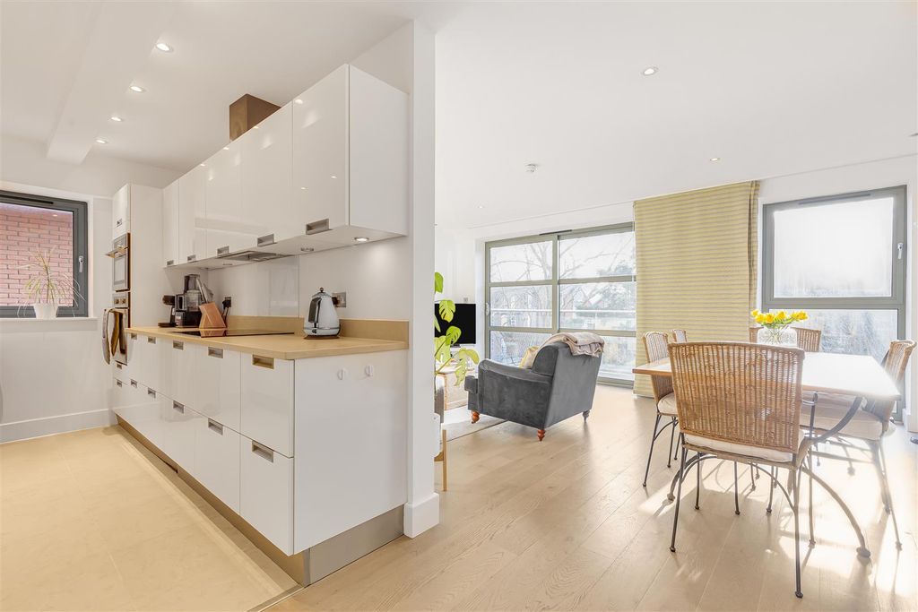 Property photo 2 of 18 Iona-Sw19__17_.Jpg