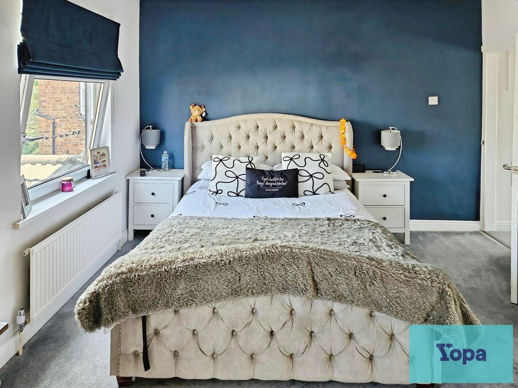 Property photo 2 of 21 Master Bedroom