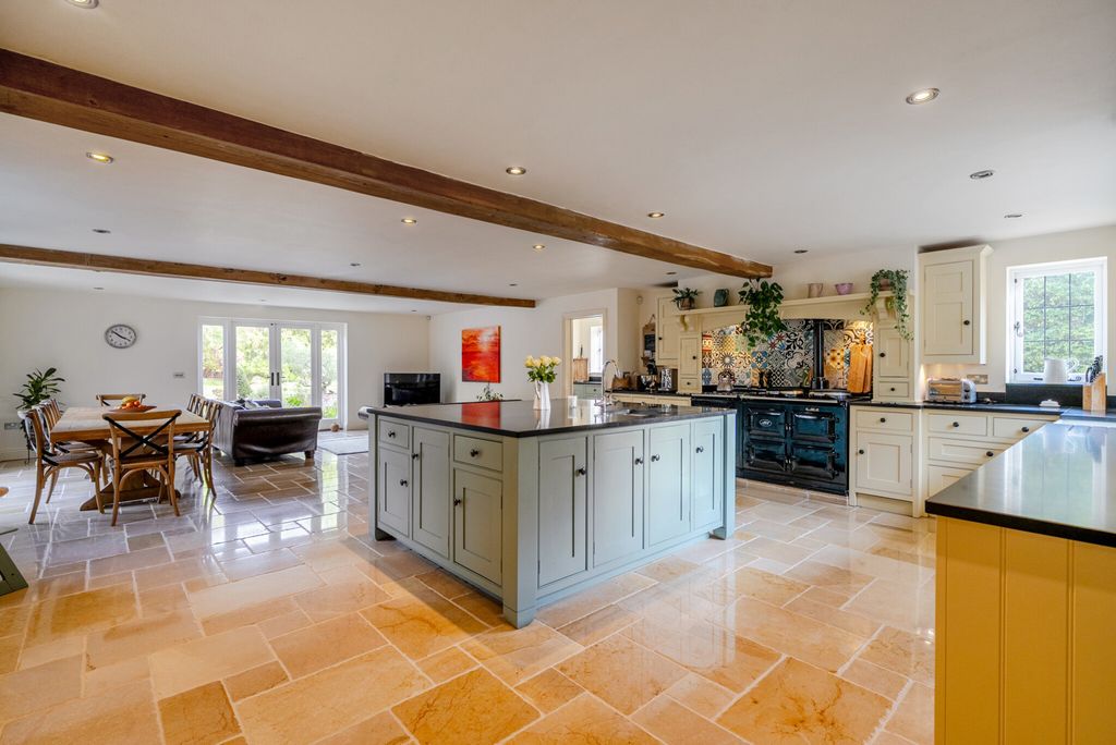 Property photo 2 of 49 1534541-12-1A13B7...
