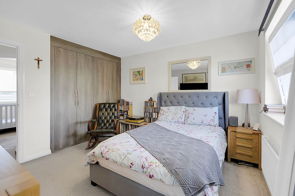 Property photo 3 of 28